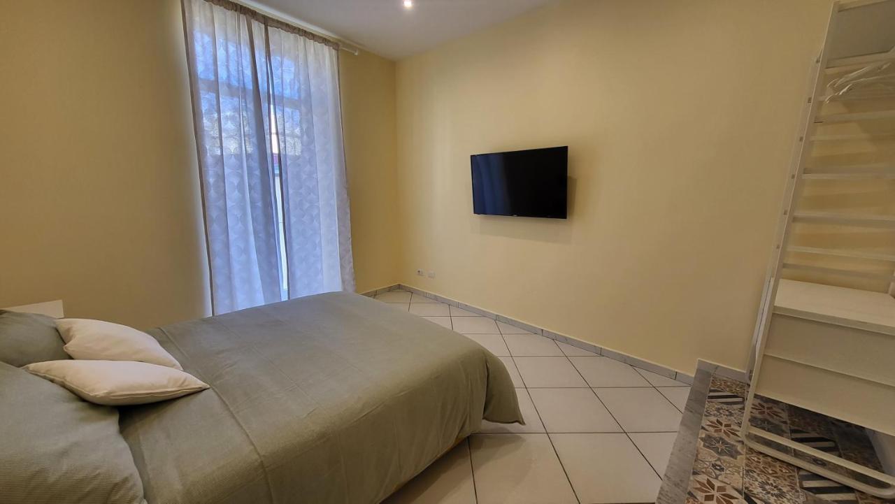 נאפולי La Casa Di Bruno Suites מראה חיצוני תמונה